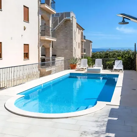 R&g Serenity Apartamento Ližnjan
