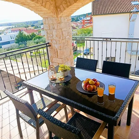 R&g Serenity Apartman Ližnjan